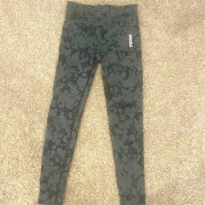 Gymshark small camo dark green seamless leggings